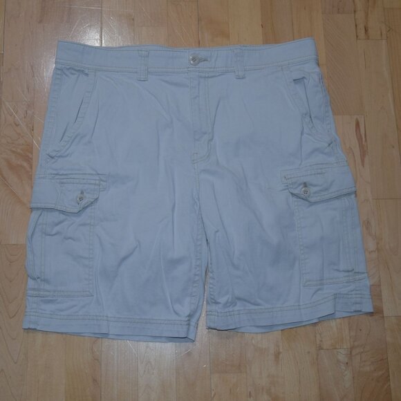 ST. JOHN'S BAY Men's Sz 40 COMFORT STRETCH WAIST Cargo Shorts - EXCELLENT ... - Picture 1 of 6